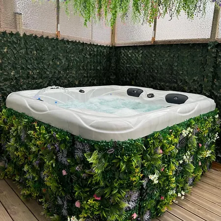 Moderne Avec Jacuzzi Apartment *