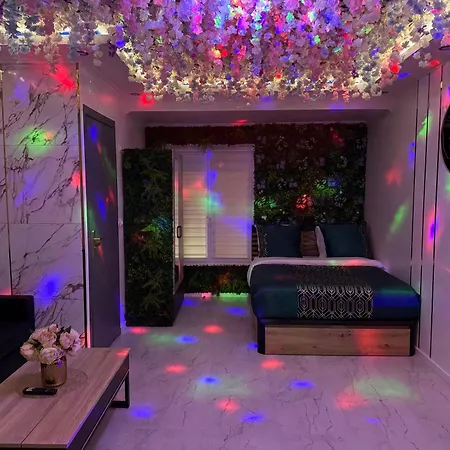 Moderne Avec Jacuzzi Apartmán